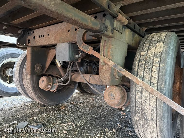 image for item YA4321 2004 Utility dry van trailer