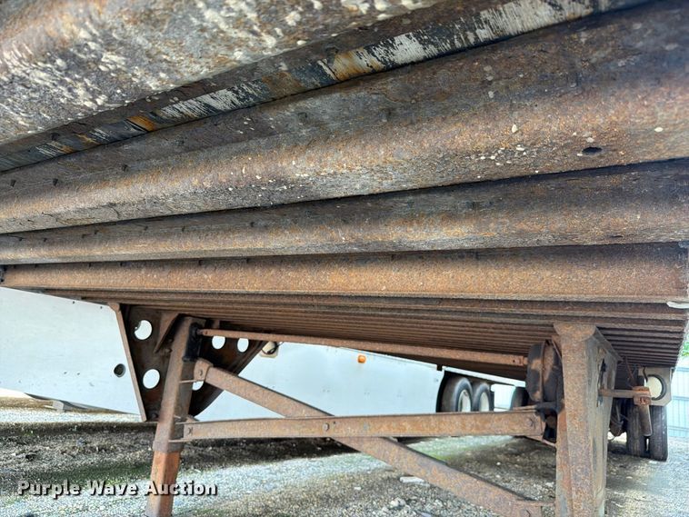 image for item YA4321 2004 Utility dry van trailer