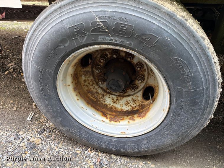 image for item YA4321 2004 Utility dry van trailer