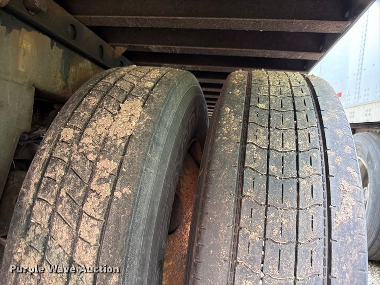 image for item YA4321 2004 Utility dry van trailer