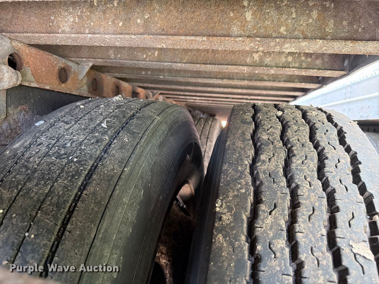 image for item YA4321 2004 Utility dry van trailer
