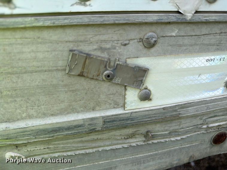image for item YA4321 2004 Utility dry van trailer