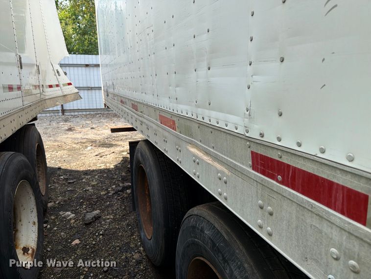 image for item YA4322 2004 Utility dry van trailer