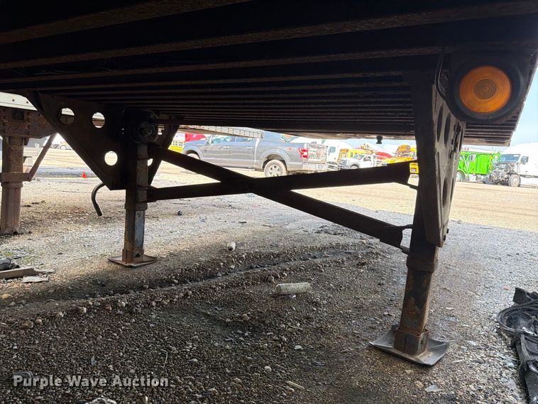 image for item YA4322 2004 Utility dry van trailer