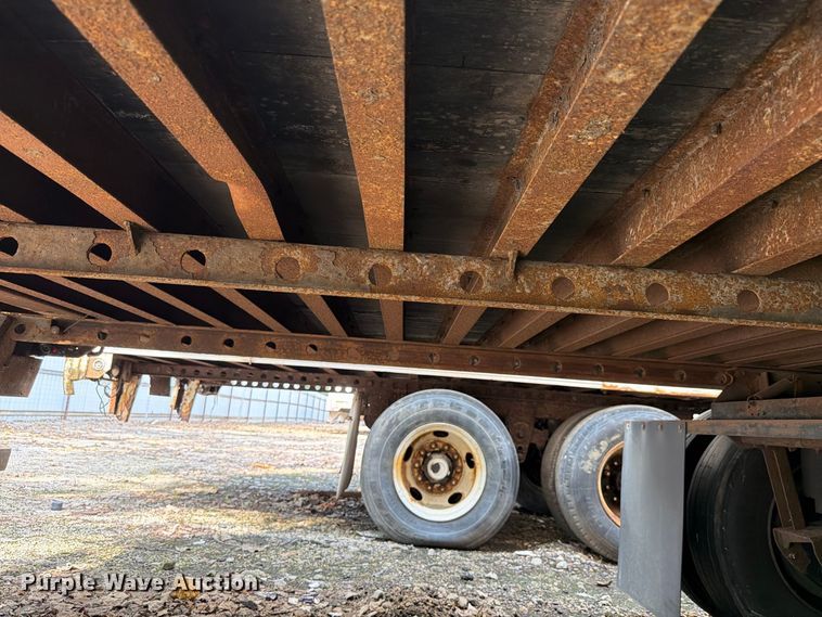 image for item YA4322 2004 Utility dry van trailer