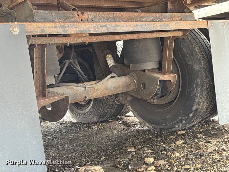 image for item YA4322 2004 Utility dry van trailer