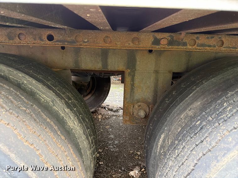 image for item YA4322 2004 Utility dry van trailer