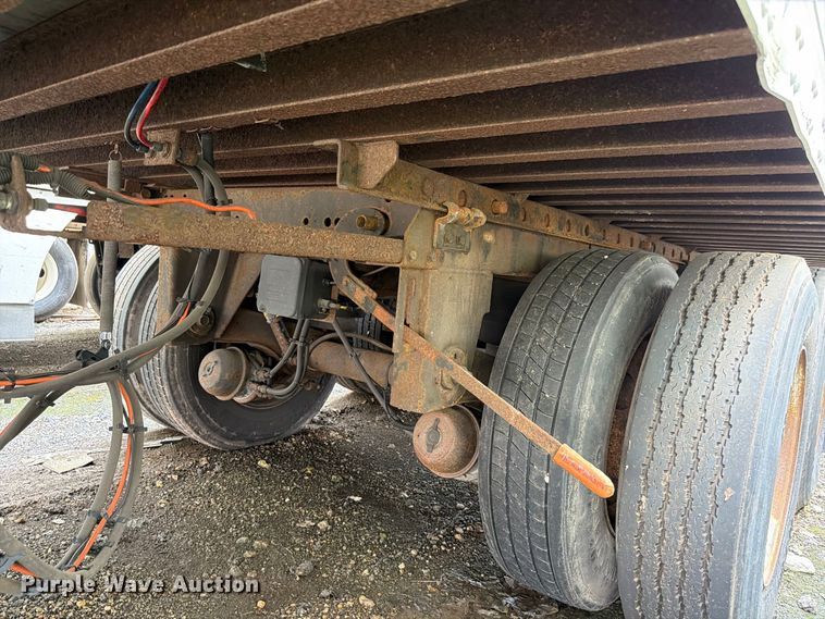 image for item YA4322 2004 Utility dry van trailer