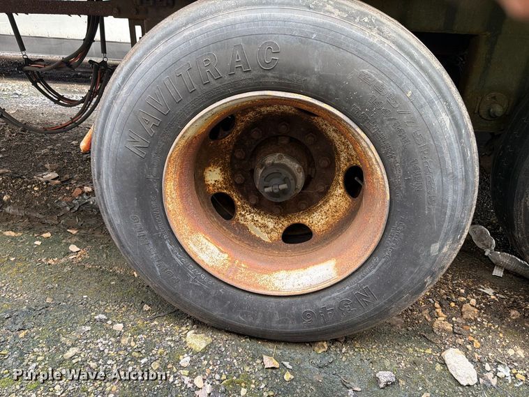 image for item YA4322 2004 Utility dry van trailer