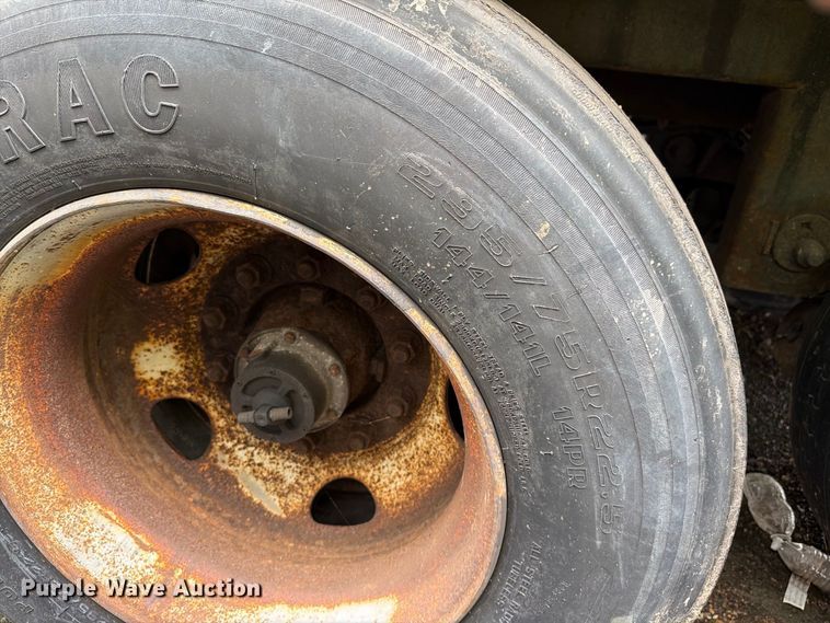 image for item YA4322 2004 Utility dry van trailer