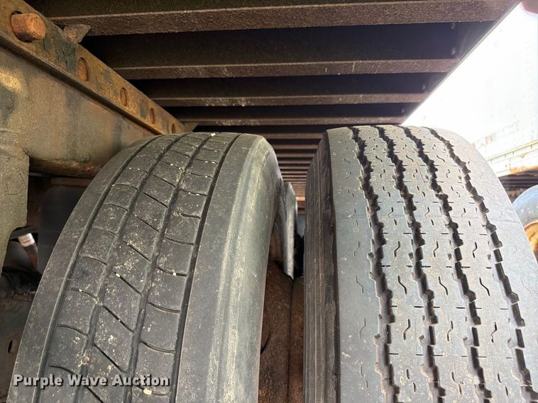 image for item YA4322 2004 Utility dry van trailer