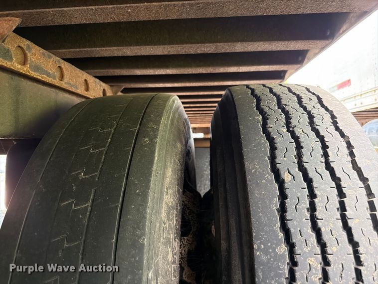image for item YA4322 2004 Utility dry van trailer