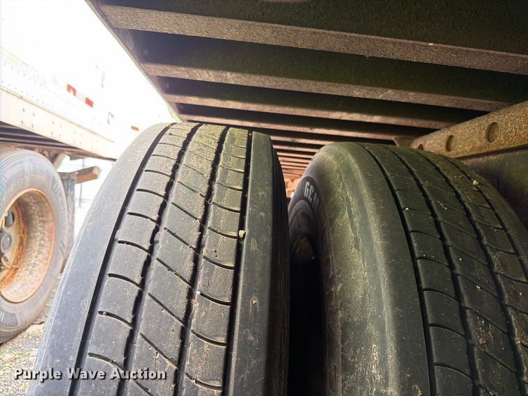 image for item YA4322 2004 Utility dry van trailer