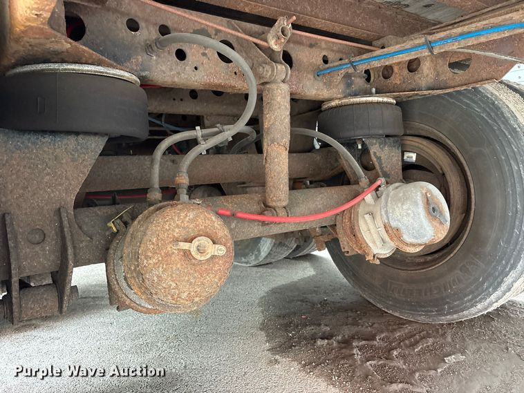 image for item YA4324 2005 Wabash DVCVHPC dry van trailer