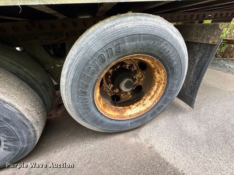 image for item YA4324 2005 Wabash DVCVHPC dry van trailer