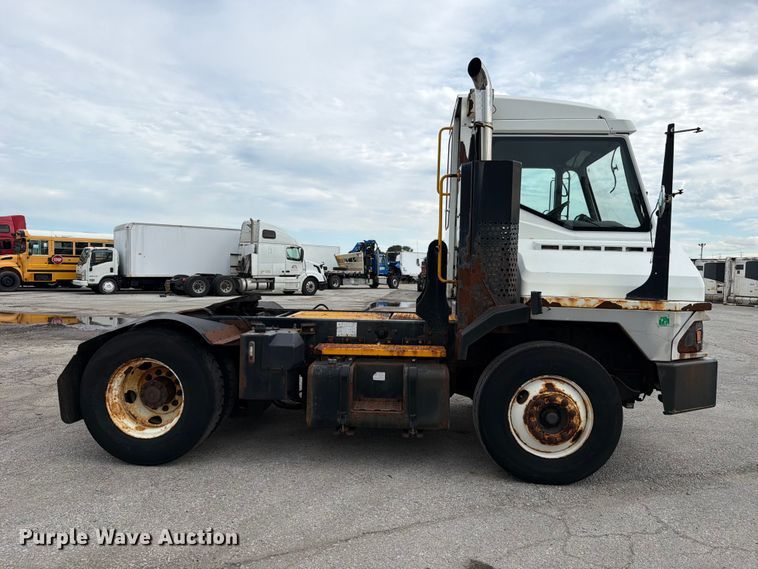image for item YA4326 2017 Klamar Ottawa T2 yard truck