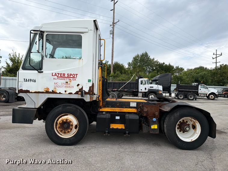 image for item YA4326 2017 Klamar Ottawa T2 yard truck