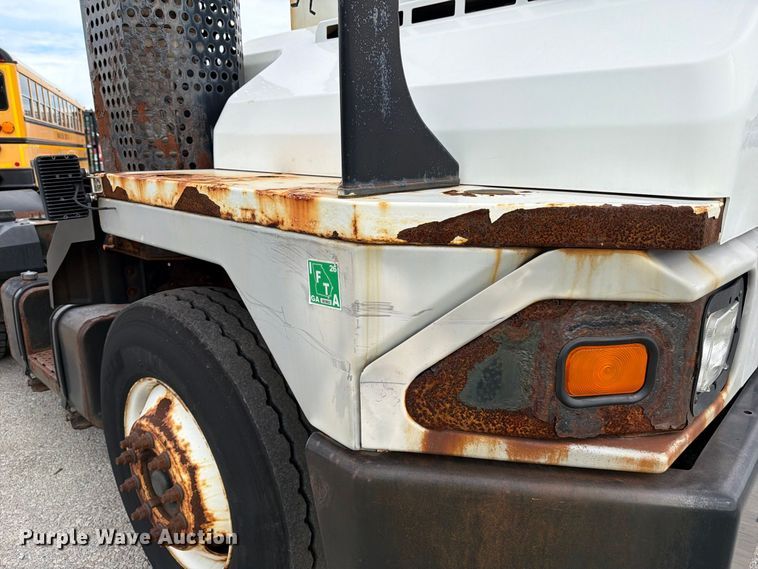image for item YA4326 2017 Klamar Ottawa T2 yard truck