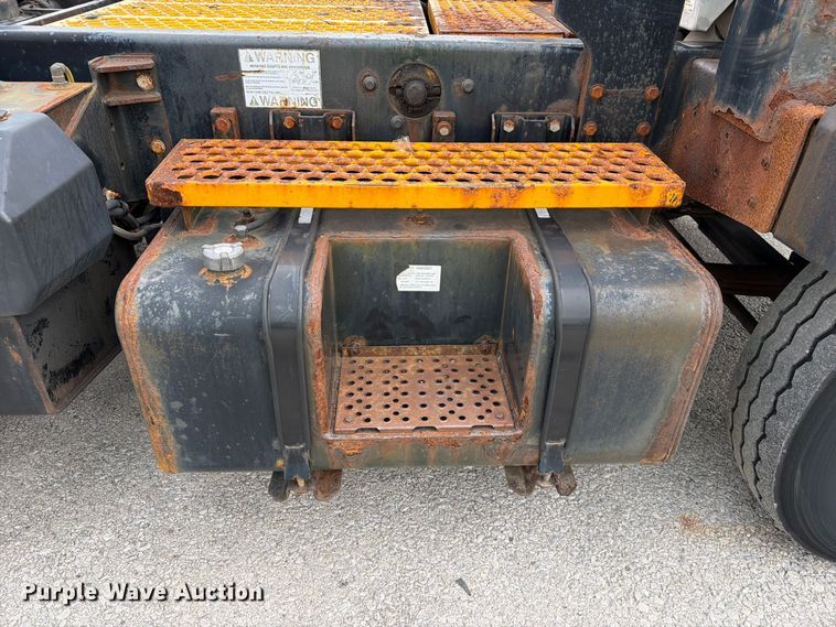 image for item YA4326 2017 Klamar Ottawa T2 yard truck