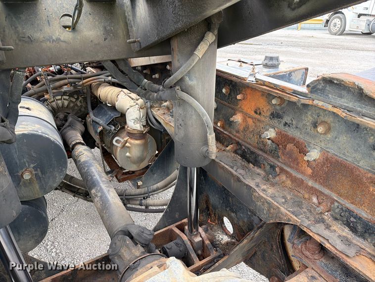 image for item YA4326 2017 Klamar Ottawa T2 yard truck