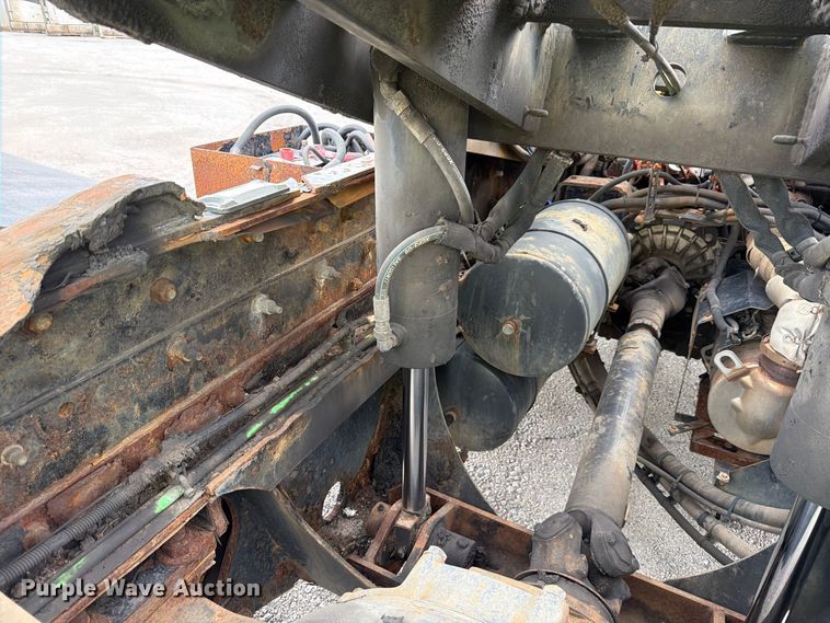 image for item YA4326 2017 Klamar Ottawa T2 yard truck
