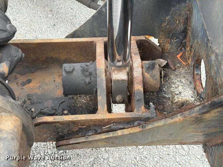 image for item YA4326 2017 Klamar Ottawa T2 yard truck