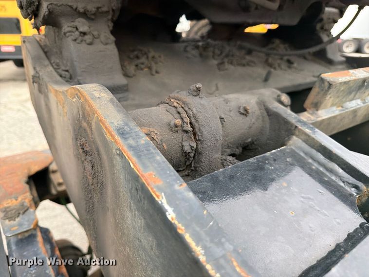 image for item YA4326 2017 Klamar Ottawa T2 yard truck