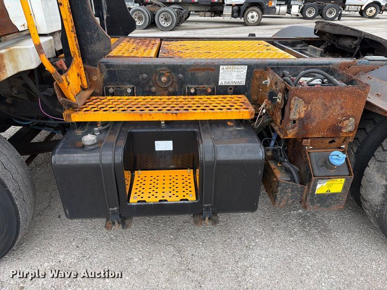 image for item YA4326 2017 Klamar Ottawa T2 yard truck