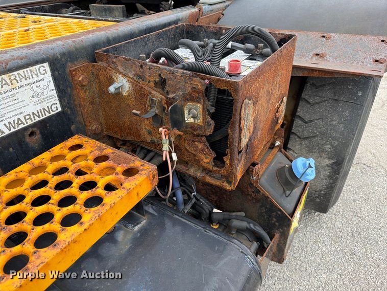 image for item YA4326 2017 Klamar Ottawa T2 yard truck
