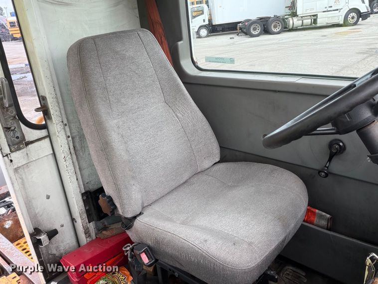 image for item YA4326 2017 Klamar Ottawa T2 yard truck