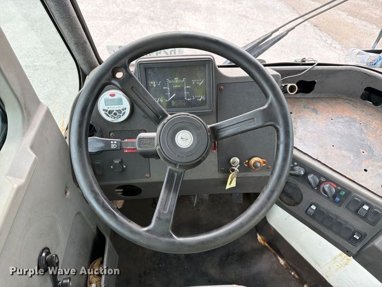 image for item YA4326 2017 Klamar Ottawa T2 yard truck