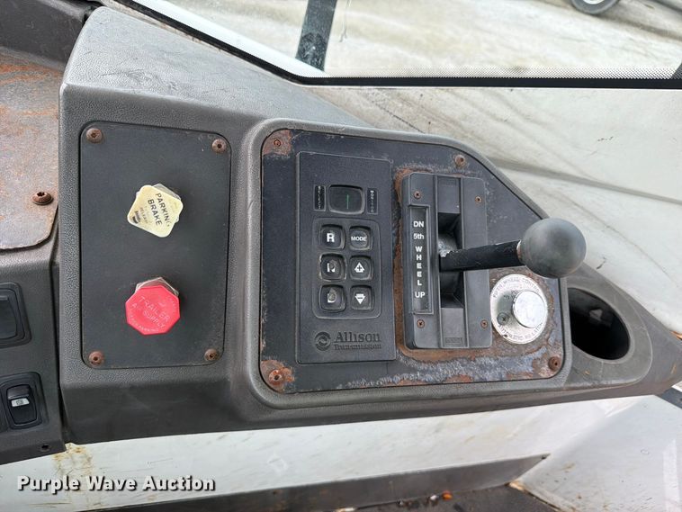 image for item YA4326 2017 Klamar Ottawa T2 yard truck