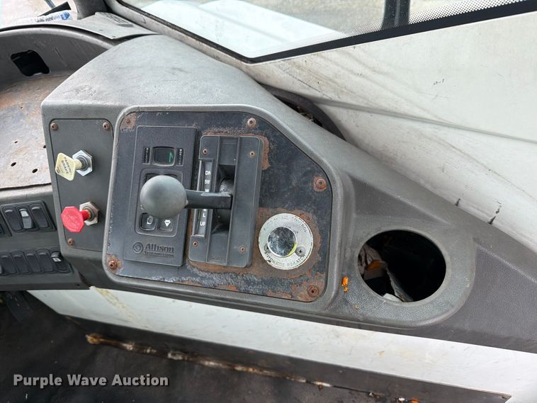 image for item YA4326 2017 Klamar Ottawa T2 yard truck
