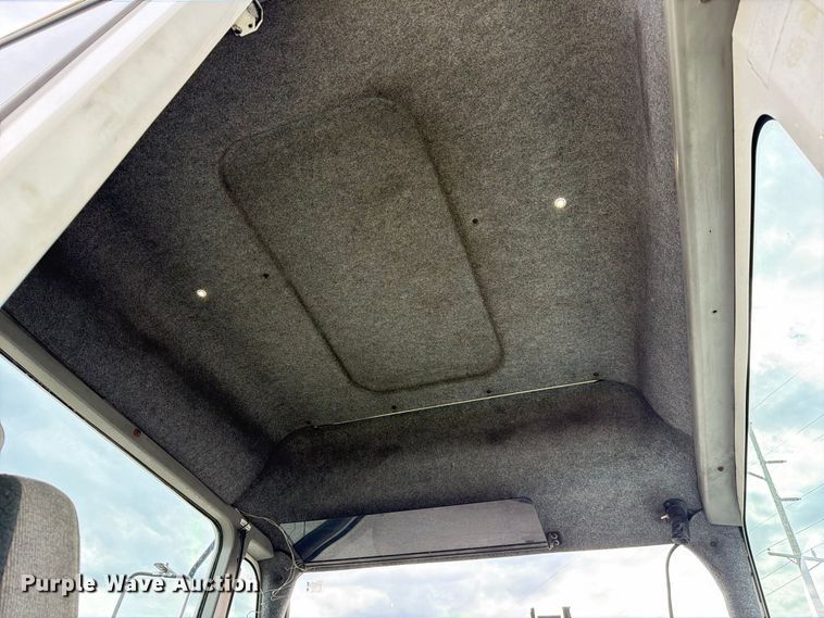 image for item YA4326 2017 Klamar Ottawa T2 yard truck