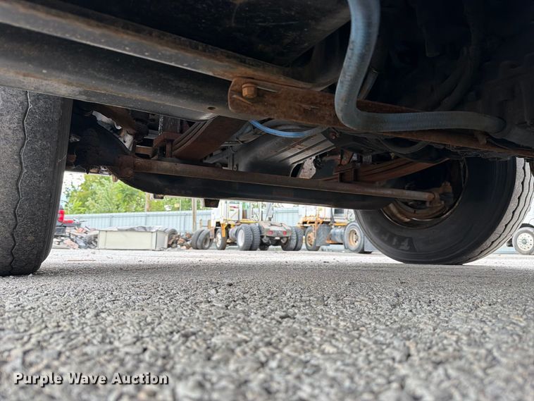 image for item YA4326 2017 Klamar Ottawa T2 yard truck