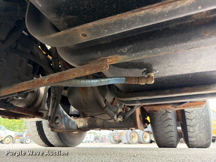 image for item YA4326 2017 Klamar Ottawa T2 yard truck
