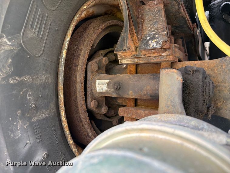 image for item YA4326 2017 Klamar Ottawa T2 yard truck