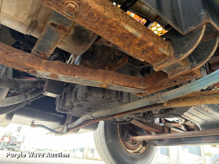 image for item YA4326 2017 Klamar Ottawa T2 yard truck