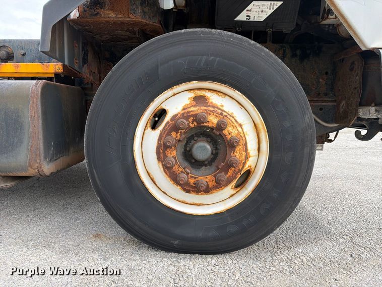 image for item YA4326 2017 Klamar Ottawa T2 yard truck