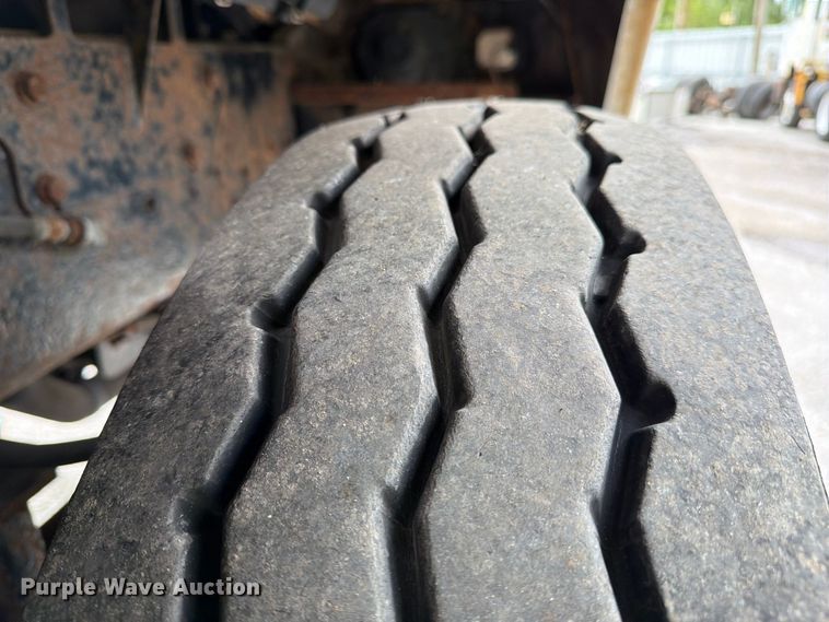 image for item YA4326 2017 Klamar Ottawa T2 yard truck
