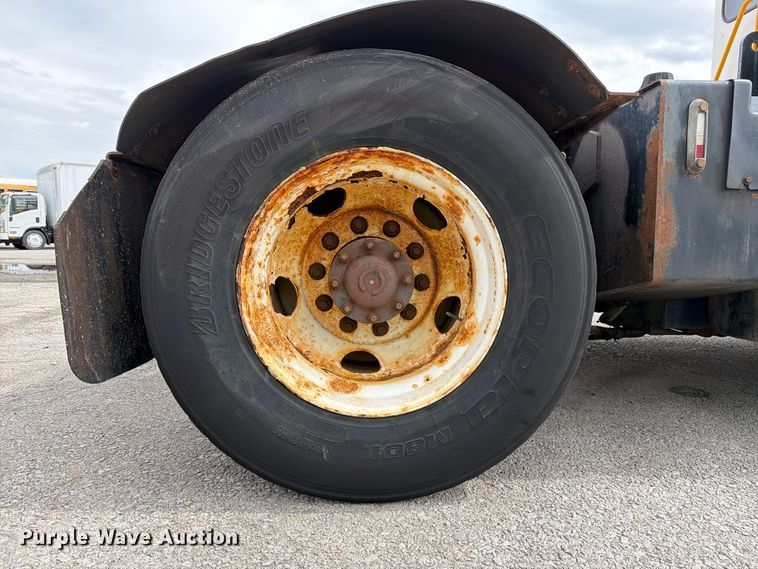 image for item YA4326 2017 Klamar Ottawa T2 yard truck