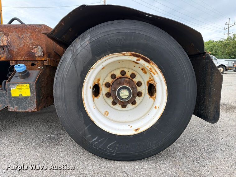 image for item YA4326 2017 Klamar Ottawa T2 yard truck