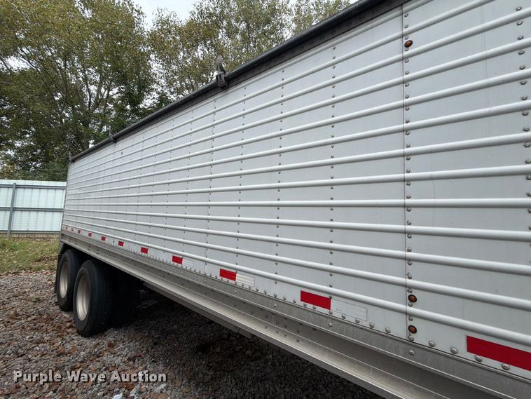 image for item YA4449 Stoughton AHV-401T-AR-A grain trailer
