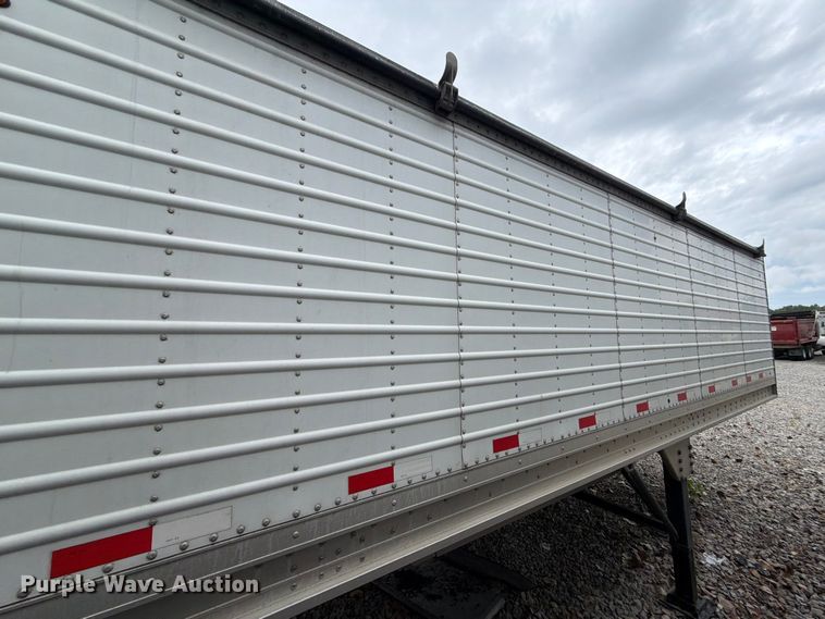 image for item YA4449 Stoughton AHV-401T-AR-A grain trailer