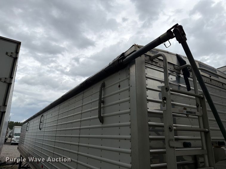 image for item YA4449 Stoughton AHV-401T-AR-A grain trailer