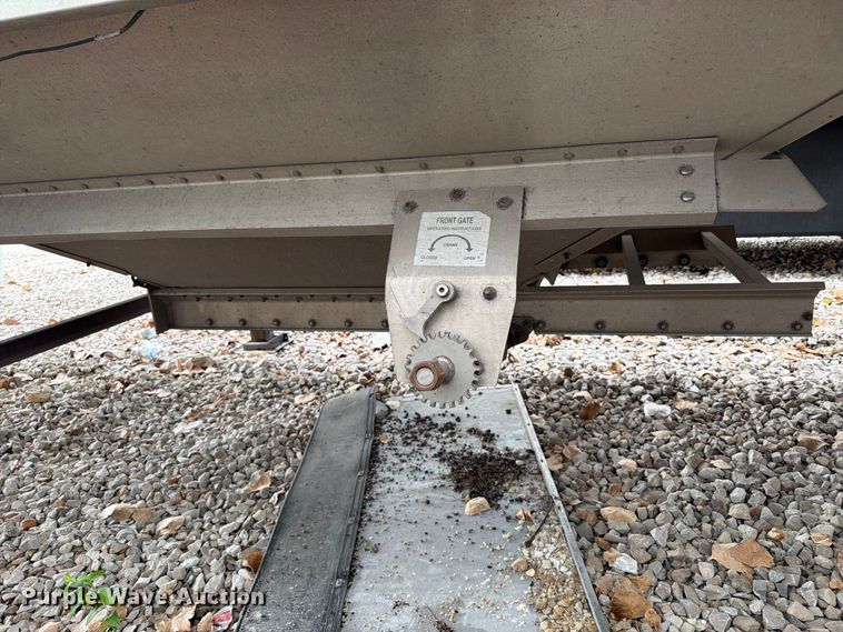 image for item YA4449 Stoughton AHV-401T-AR-A grain trailer