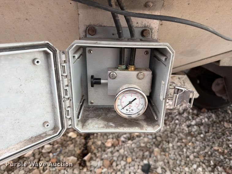 image for item YA4449 Stoughton AHV-401T-AR-A grain trailer