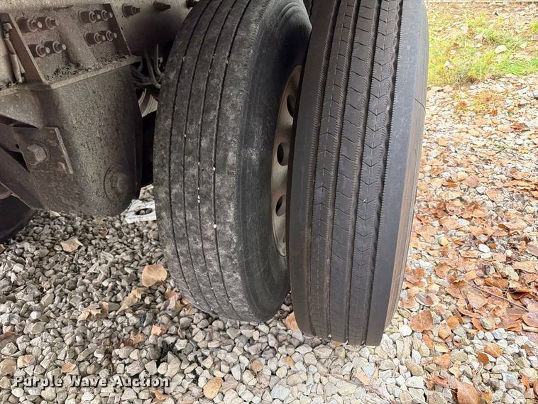 image for item YA4449 Stoughton AHV-401T-AR-A grain trailer