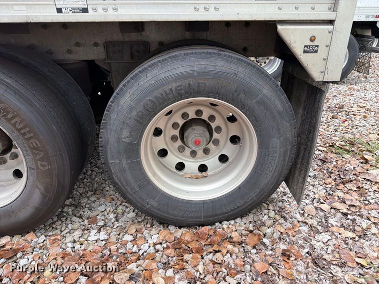 image for item YA4449 Stoughton AHV-401T-AR-A grain trailer