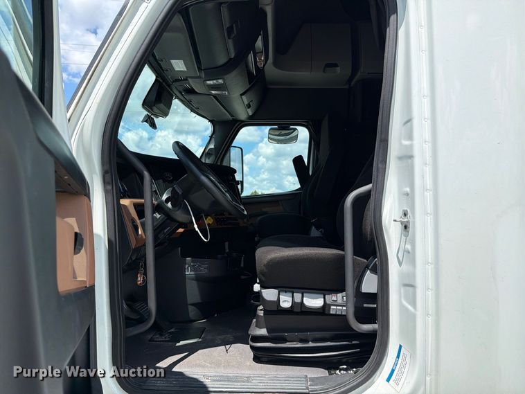 image for item YA4535 2026 Freightliner Cascadia semi truck